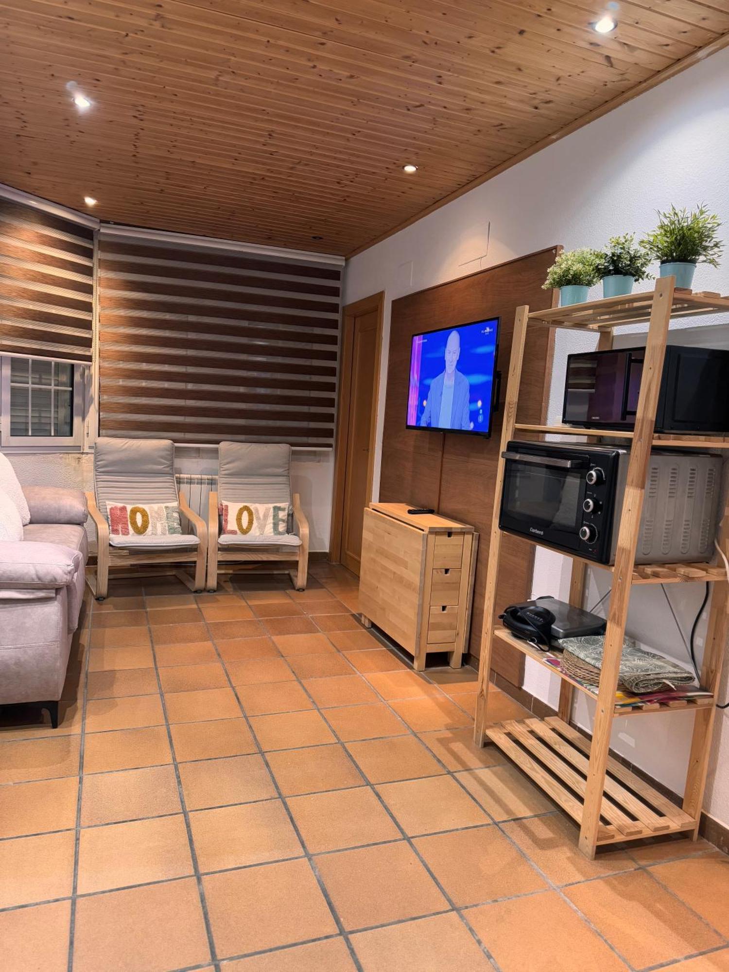 Apartament Decris *